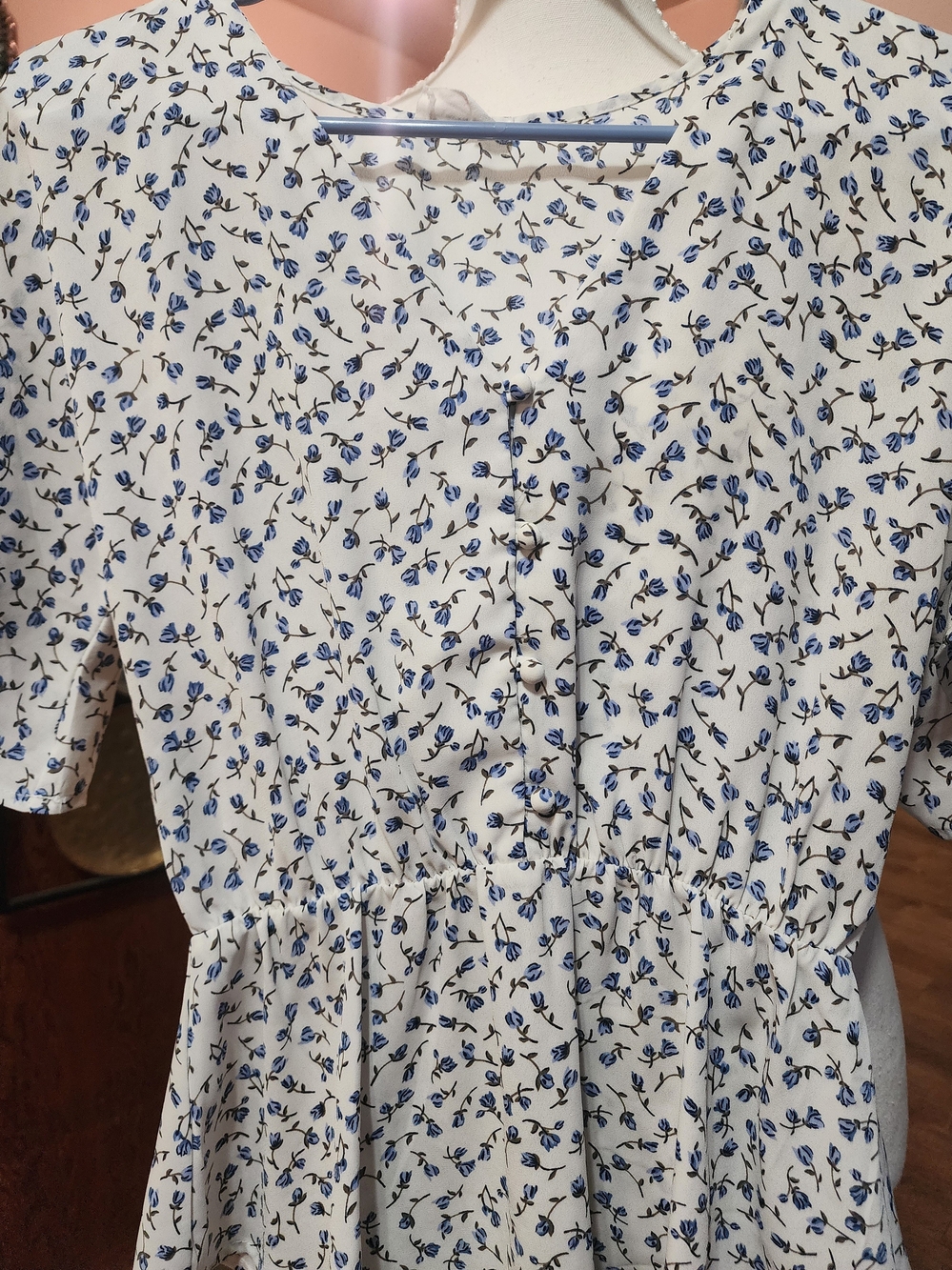 Sienna Sky White Floral Button-Front Blouse with Blue Print Sz Small